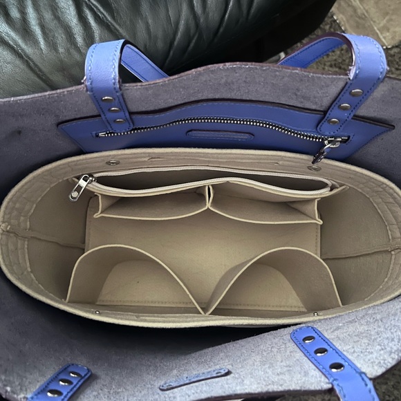 🔥Rebecca Minkoff 'Dylan' Tote Navy Blue Unlined Handbag. EUC. Offers welcomed. - Picture 4 of 11